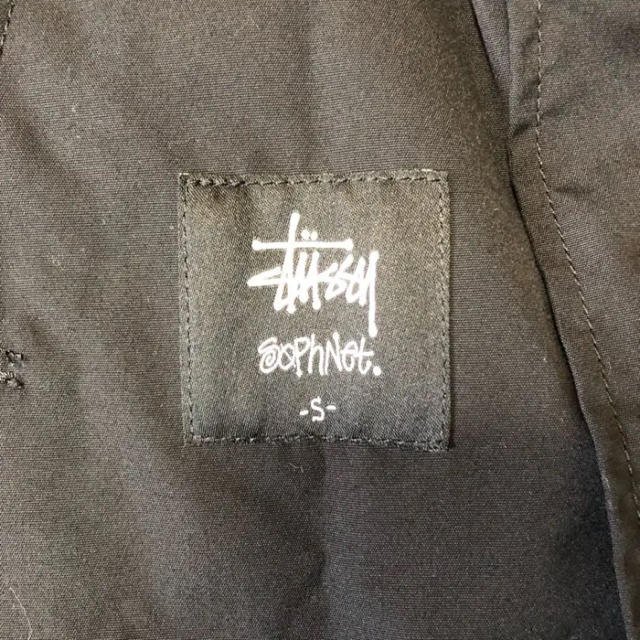 STUSSY(ステューシー)のstussy soph ステンカラーコート 黒 メンズのジャケット/アウター(ステンカラーコート)の商品写真