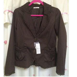アクシーズファム(axes femme)の茶色のジャケット(テーラードジャケット)