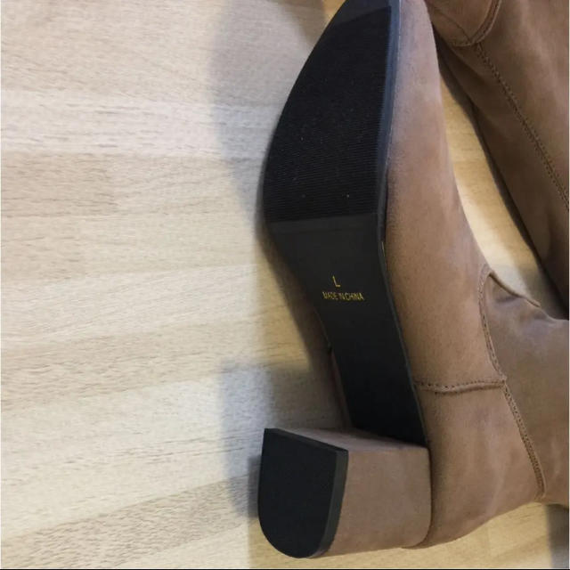 新品Rowenaニーハイブーツ茶色ブラウンロウェナ レディースの靴/シューズ(ブーツ)の商品写真