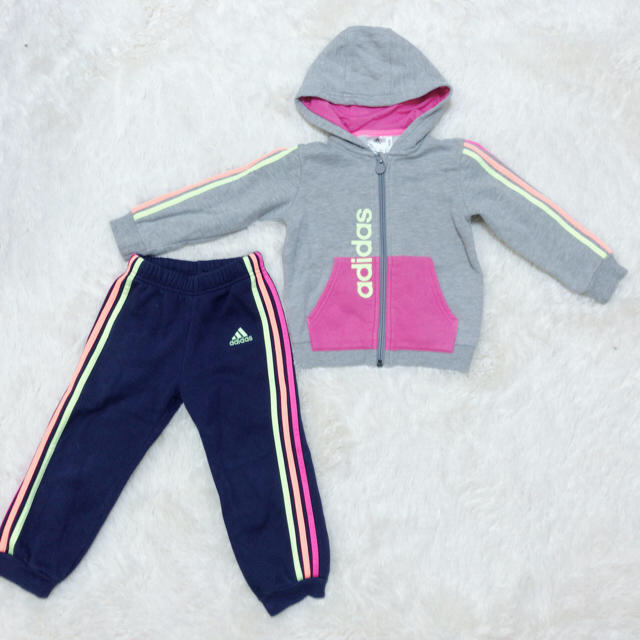 adidas(アディダス)のadidas セットアップ ジャージ キッズ/ベビー/マタニティのキッズ服女の子用(90cm~)(Tシャツ/カットソー)の商品写真