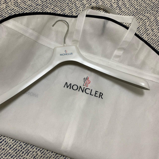 MONCLER(モンクレール)のkatu様専用 モンクレール ガーメント ハンガー インテリア/住まい/日用品の収納家具(押し入れ収納/ハンガー)の商品写真