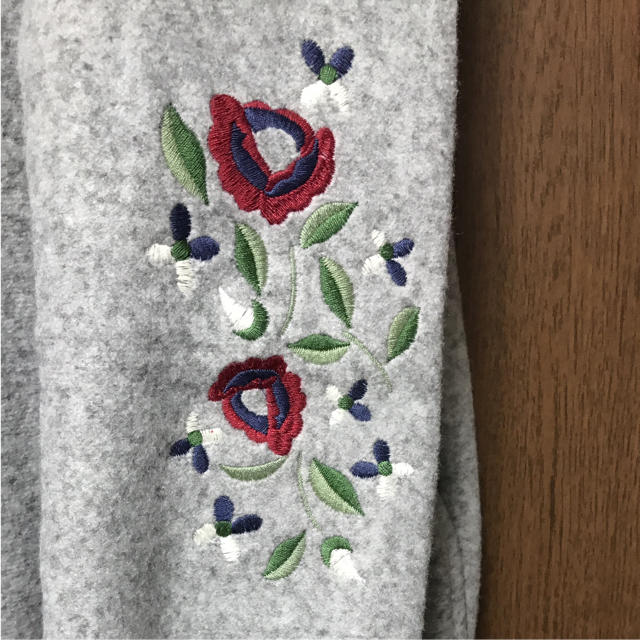 OLIVEdesOLIVE(オリーブデオリーブ)の花柄刺繍 ニットワンピース レディースのワンピース(ロングワンピース/マキシワンピース)の商品写真