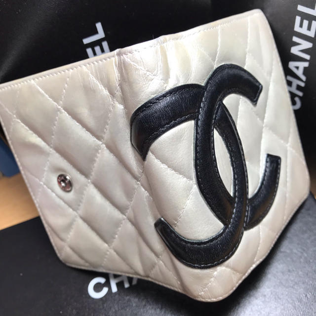 CHANELシャネル カンボンライン 折財布 パールホワイト