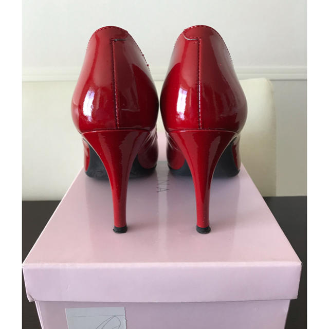 DIANA(ダイアナ)のダイアナ 赤エナメル パンプス レディースの靴/シューズ(ハイヒール/パンプス)の商品写真