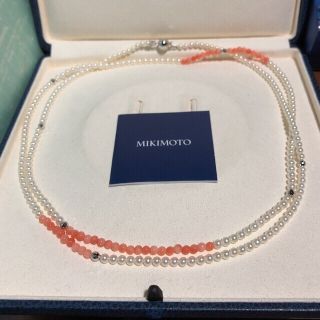 ミキモト(MIKIMOTO)の美品。ミキモトK18WG ロングパールネックレス。ベビーパール、珊瑚。あこや真珠(ネックレス)