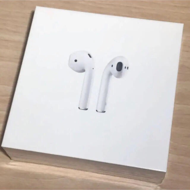 Apple(アップル)のApple AirPods MMEF2J/A 正規品 スマホ/家電/カメラのオーディオ機器(ヘッドフォン/イヤフォン)の商品写真