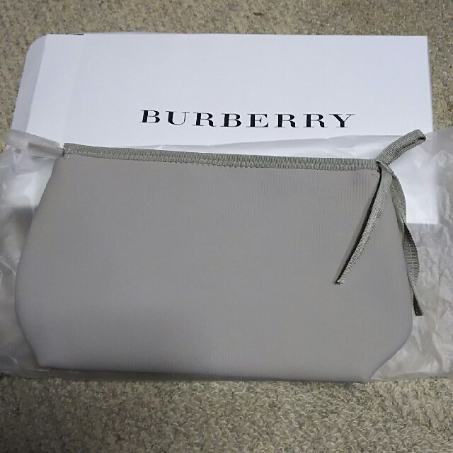 BURBERRY(バーバリー)のバーバリー 新品ポーチ レディースのファッション小物(ポーチ)の商品写真