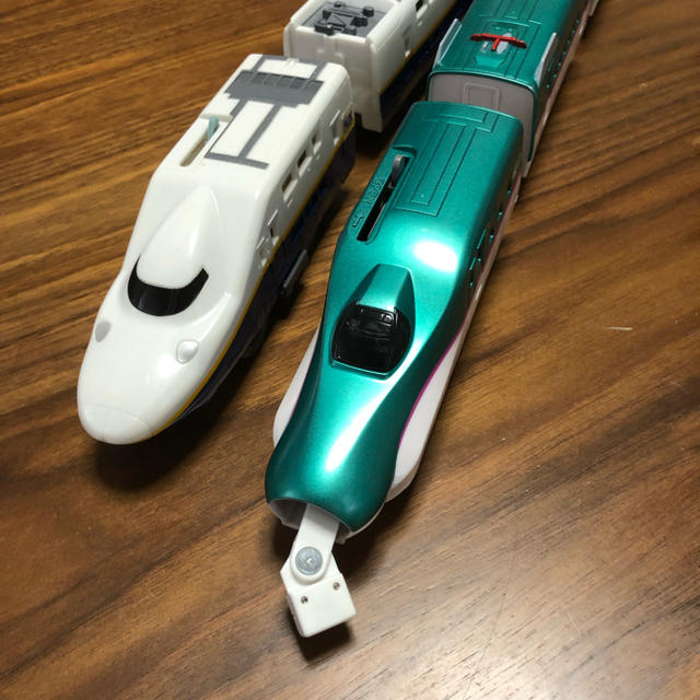 Takara Tomy(タカラトミー)のプラレール 新幹線 連結 はやぶさ E4 セット まとめ売りトミカ キッズ/ベビー/マタニティのおもちゃ(電車のおもちゃ/車)の商品写真