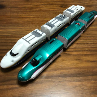 タカラトミー(Takara Tomy)のプラレール 新幹線 連結 はやぶさ E4 セット まとめ売りトミカ(電車のおもちゃ/車)