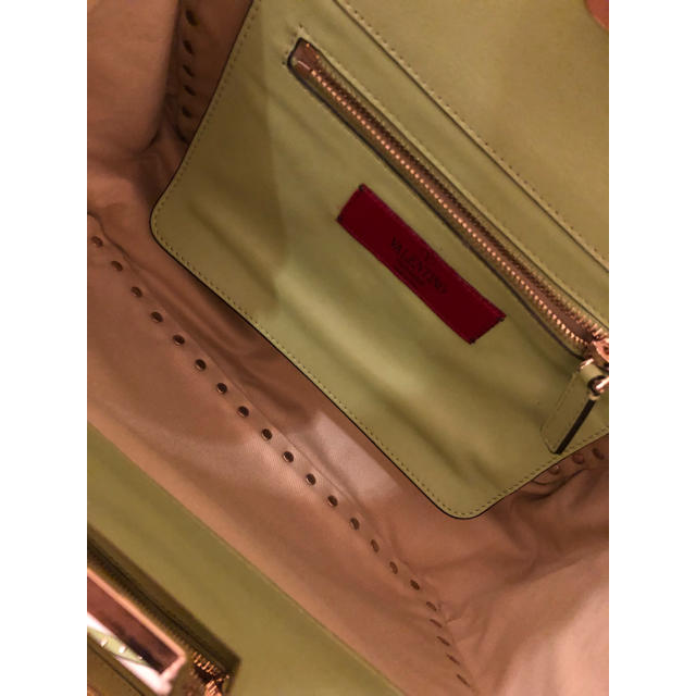 VALENTINO(ヴァレンティノ)のmilmil様専用♡VALENTINO♡スタッズデニムバッグ レディースのバッグ(ハンドバッグ)の商品写真