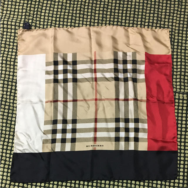 BURBERRY(バーバリー)の600円お値下げ！Burberry 100％シルク  使用1回 レディースのファッション小物(バンダナ/スカーフ)の商品写真