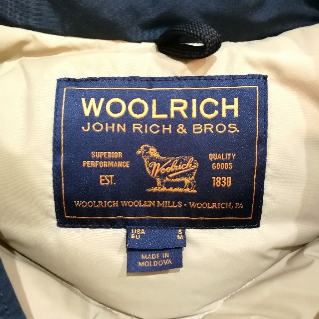 WOOLRICH(ウールリッチ)のウールリッチ　ダウン　ネイビー　メンズ　Ｓサイズ メンズのジャケット/アウター(ダウンジャケット)の商品写真