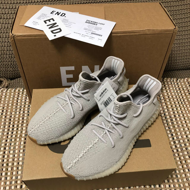 adidas(アディダス)のadidas YEEZY BOOST 350 V2 SESAME  メンズの靴/シューズ(スニーカー)の商品写真