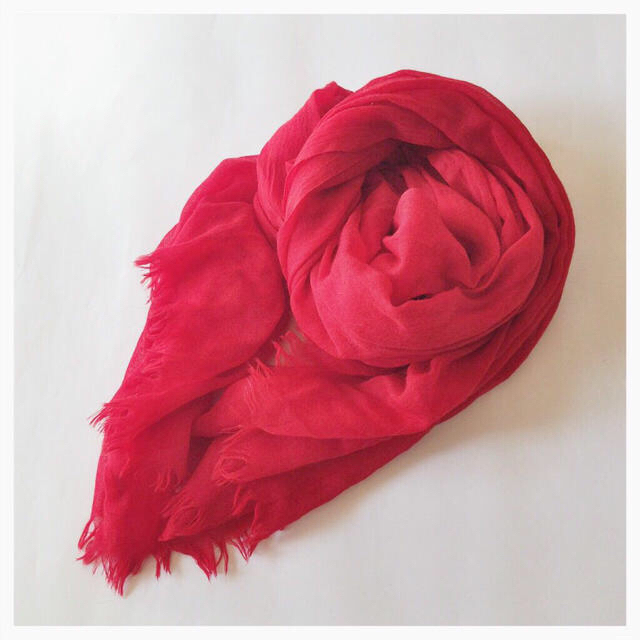 ZARA(ザラ)の綺麗な赤のストール♡未使用 レディースのファッション小物(ストール/パシュミナ)の商品写真