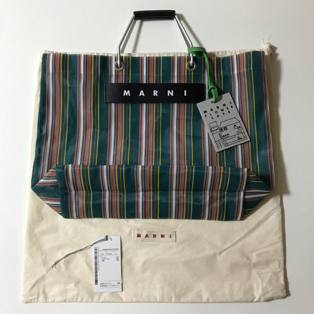 ナイロンアルミニウム牛革カラー超美品 marni マルニフラワーカフェ ストライプトートバッグ