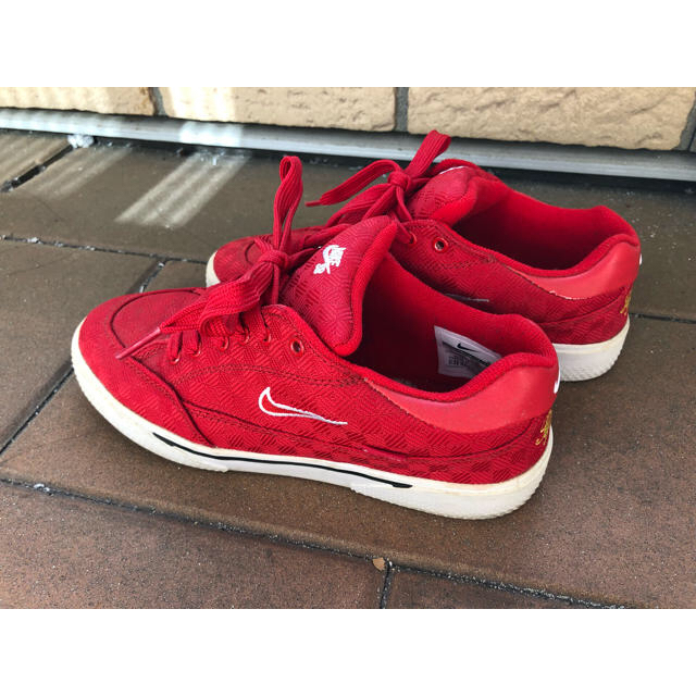 Supreme(シュプリーム)のNIKE supreme コラボスニーカー レディースの靴/シューズ(スニーカー)の商品写真