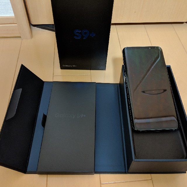 印象のデザイン galaxxxy 新品未使用 au グレー SCV39 S9+ Galaxy