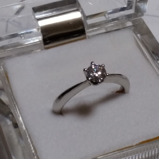ESTELLE 0.33カラット ptダイヤモンドリング レディースのアクセサリー(リング(指輪))の商品写真