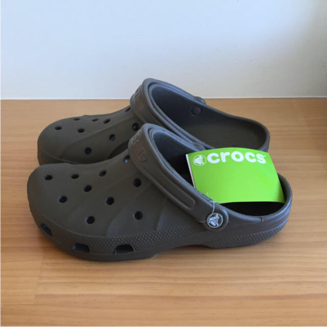 crocs(クロックス)のクロックス  ブラウン ２４センチ 新品 レディースの靴/シューズ(サンダル)の商品写真