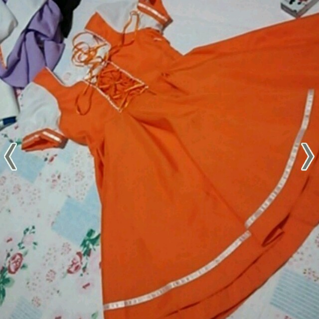 オレンジ　メイド服 レディースのワンピース(ひざ丈ワンピース)の商品写真