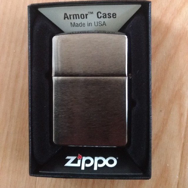 ZIPPO(ジッポー)のブラッククロム　アーマ　新品 メンズのファッション小物(タバコグッズ)の商品写真
