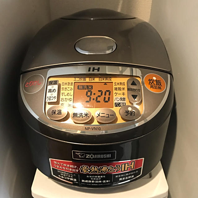 象印 炊飯器5.5合炊き NP-VN10 スマホ/家電/カメラの調理家電(炊飯器)の商品写真