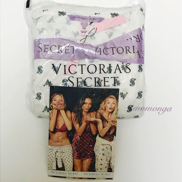 Victoria's Secret(ヴィクトリアズシークレット)の新品 ヴィクトリアシークレット ルームウェア VS ロゴ 黒 × 白 上下 XS レディースのルームウェア/パジャマ(ルームウェア)の商品写真