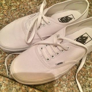 ヴァンズ(VANS)のVANS♡オーセンティック白(スニーカー)