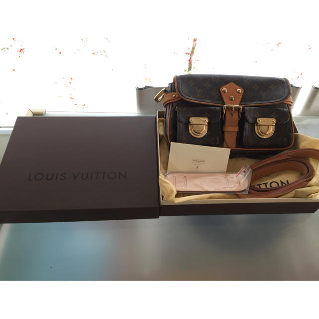 LOUIS VUITTON ハドソン ルイヴィトン ショルダーバッグ - バッグ