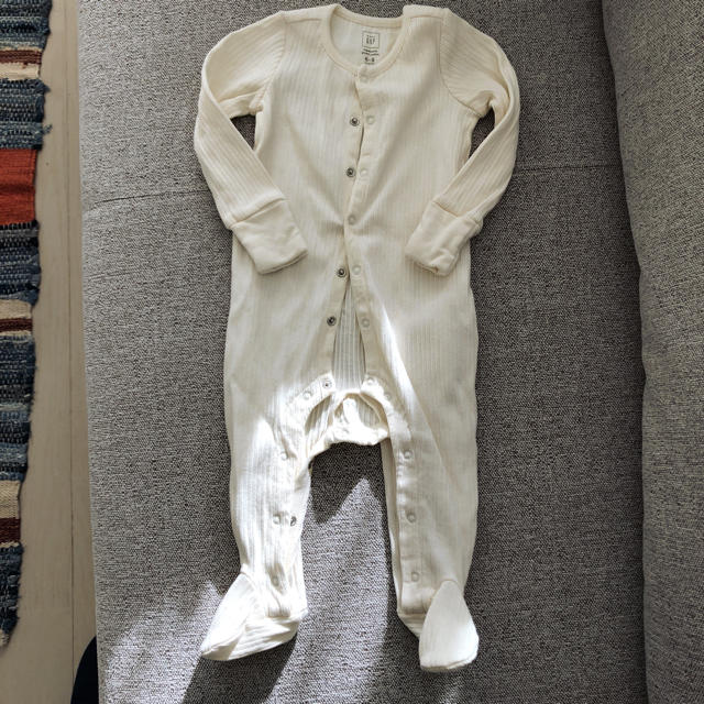 babyGAP(ベビーギャップ)のGAPbaby 足付きロンパース キッズ/ベビー/マタニティのベビー服(~85cm)(ロンパース)の商品写真
