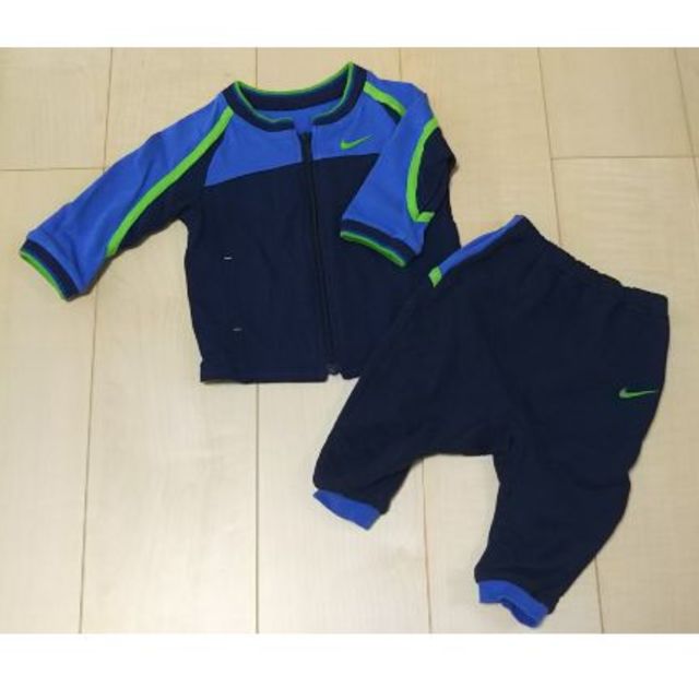 NIKE(ナイキ)のナイキのジャージ上下セット キッズ/ベビー/マタニティのベビー服(~85cm)(トレーナー)の商品写真