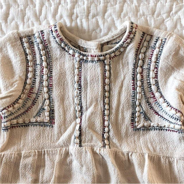 ZARA KIDS(ザラキッズ)のZara baby ☆ 刺繍ブラウス キッズ/ベビー/マタニティのキッズ服女の子用(90cm~)(ブラウス)の商品写真