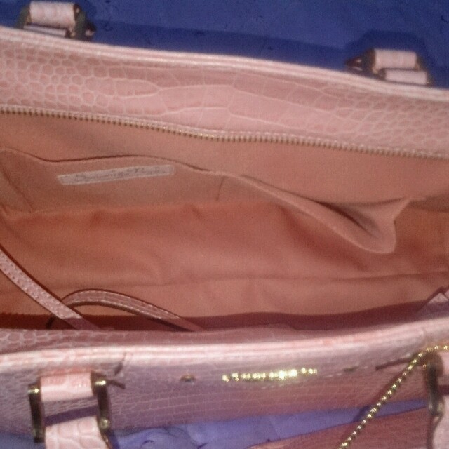 Samantha Vega(サマンサベガ)のサマンサベガクロコ柄アゼルピンク レディースのバッグ(ショルダーバッグ)の商品写真
