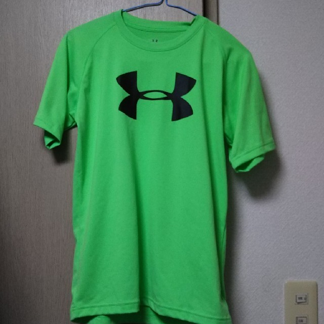 UNDER ARMOUR(アンダーアーマー)のアンダーアーマー キッズTシャツ グリーン 150 キッズ/ベビー/マタニティのキッズ服男の子用(90cm~)(Tシャツ/カットソー)の商品写真