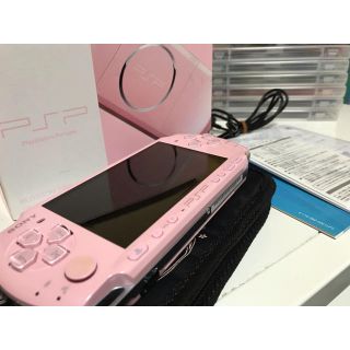 プレイステーションポータブル(PlayStation Portable)の美品PSP本体ソフト6点メモリーカード充電器セット(携帯用ゲーム機本体)