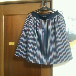 ダブルクローゼット(w closet)のストライプスカート(ひざ丈スカート)