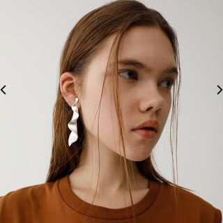 マウジー(moussy)のmoussy RIBBON イヤリング(イヤリング)