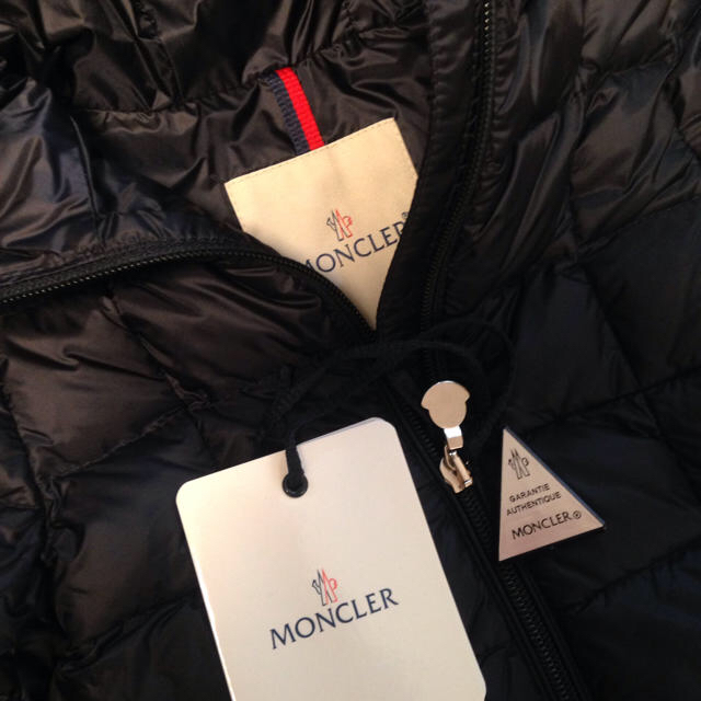 MONCLER(モンクレール)のモンクレール キッズ ベビー ダウン コート キッズ/ベビー/マタニティのキッズ服女の子用(90cm~)(ジャケット/上着)の商品写真