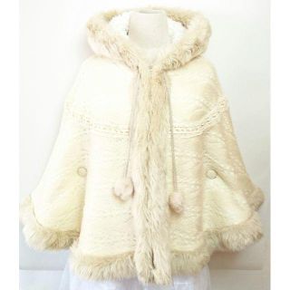 セシルマクビー(CECIL McBEE)のCECIL McBEE☆美品♪内側ボア素材＊ファー＆ポンポン付きニットポンチョ(ポンチョ)