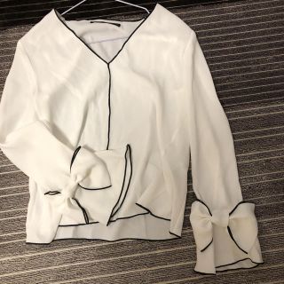 ザラ(ZARA)のベーシックリボンTOPS(カットソー(長袖/七分))