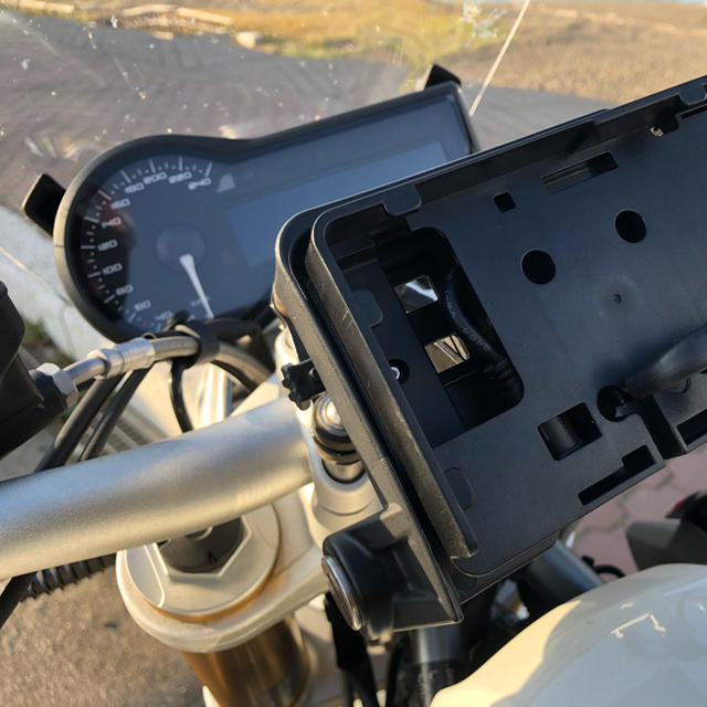 BMW MOTORRAD純正ナビステー用携帯ホルダー 自動車/バイクの自動車(車内アクセサリ)の商品写真