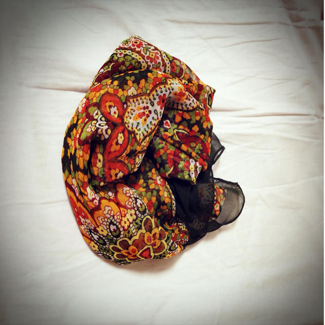 レトロ花柄 スカーフ レディースのファッション小物(ストール/パシュミナ)の商品写真