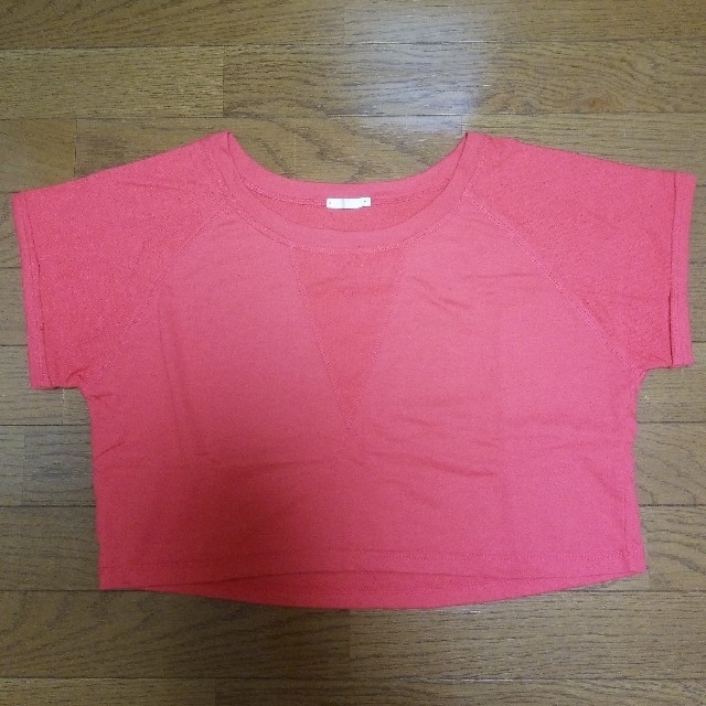 GU(ジーユー)の[レモネ 様専用]ショート丈　半袖Tシャツ　2枚 レディースのトップス(Tシャツ(半袖/袖なし))の商品写真