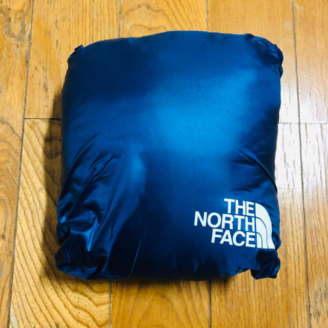 THE NORTH FACE(ザノースフェイス)のTHE NORTH FACE ノースフェイス ポケッタブルダウンジャケット 青 メンズのジャケット/アウター(ダウンジャケット)の商品写真