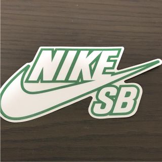 ナイキ(NIKE)の【縦7.8cm横15.3cm】NIKE SBステッカー(ステッカー)