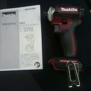 マキタ(Makita)の新品　makita マキタTD171D  赤　インパクトドライバー(その他)