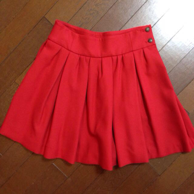 ZARA(ザラ)のzara プリーツスカート 赤 レディースのスカート(ミニスカート)の商品写真