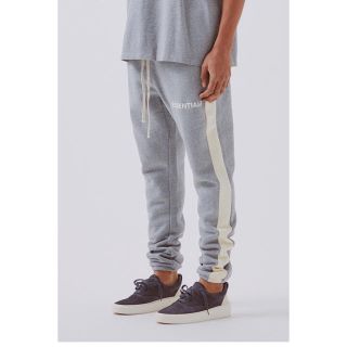 フィアオブゴッド(FEAR OF GOD)のてぃもん様専用 fog essentials グレー S スウェットパンツ(その他)