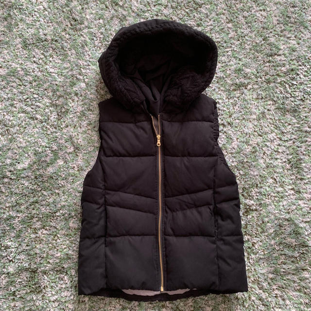 ほぼ未使用  中綿ダウンベスト 黒 ブラック レディースのジャケット/アウター(ダウンベスト)の商品写真