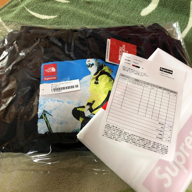 Supreme(シュプリーム)のSupreme / TNF Photo Hooded Sweatshirt メンズのトップス(パーカー)の商品写真